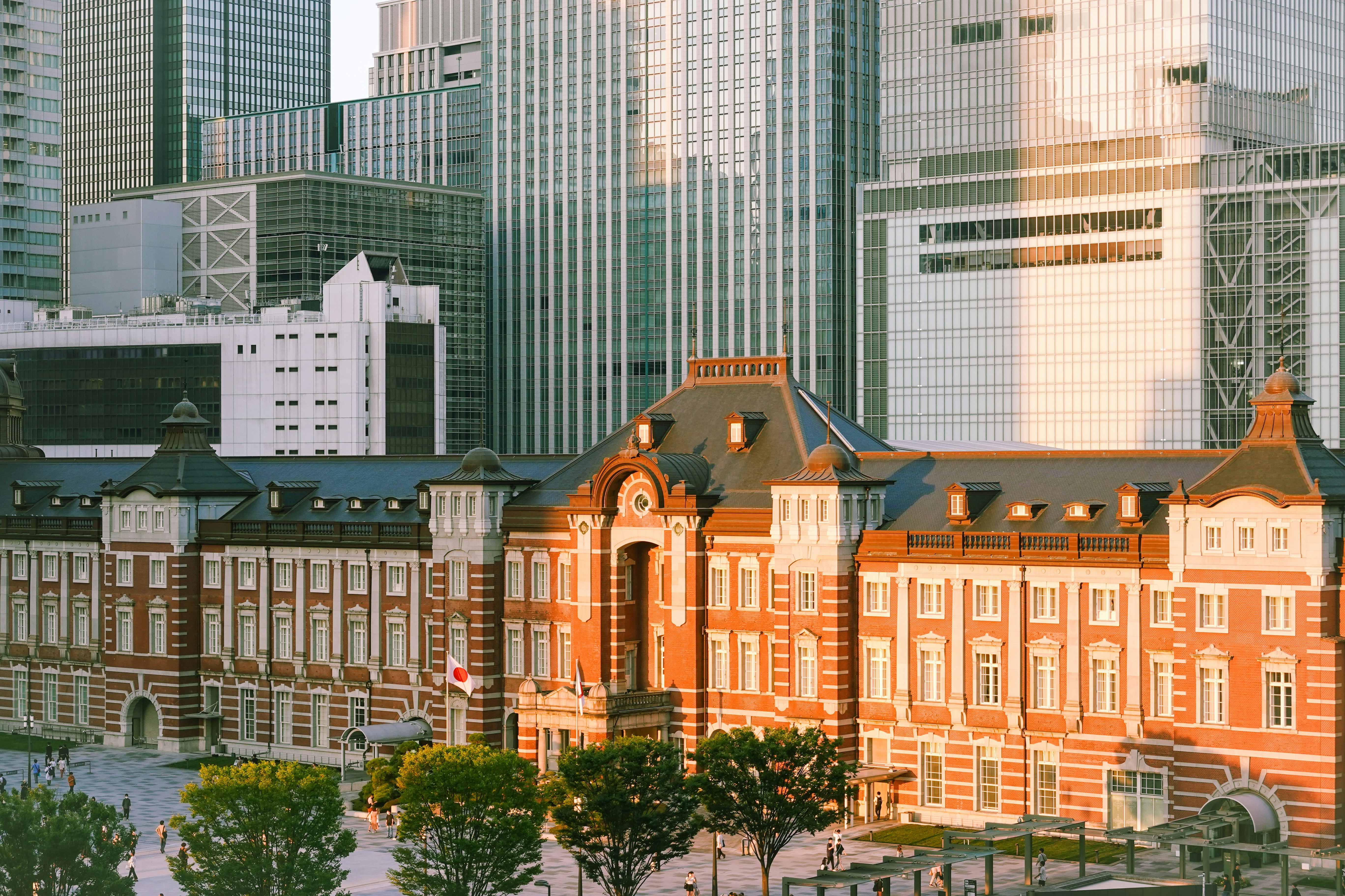 A large building in the middle of the city