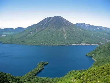 Lac Chuzenji et mont Nantai