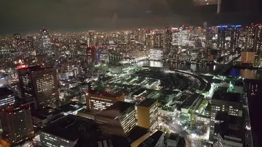 Vue de nuit depuis Caretta Shiodome