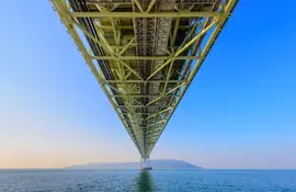 Akashi Kaikyo, die längste Hängebrücke der Welt, zwischen Kobe und Awaji Island