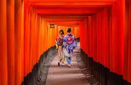 Women in kimono in Fushimi Inari shrine in Kyoto
