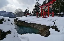 Le lac Tazawa est le plus profond du Japon. Niché au cœur de la nature, près d'Akita, il possède une circonférence de 20 kilomètres.