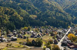 Shirakawago, village typique des Alpes Japonaises classé au patrimoine mondial