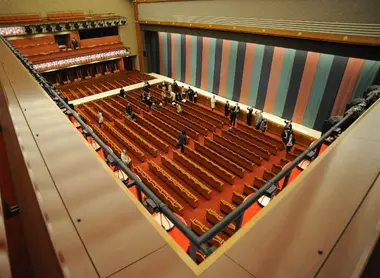 La spacieuse salle du théâtre Kabuki-za de Ginza.