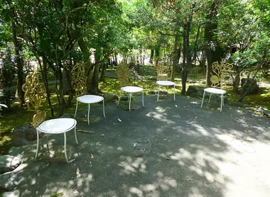 Terrazze ombreggiate del Museo di Belle Arti Insho Domoto a Kyoto.