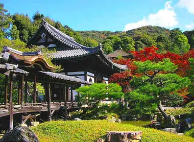 The Kodaiji and alleys (Kyoto).