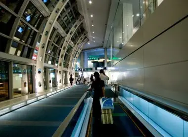 Il tapis-roulant di un terminal all'aeroporto di Haneda.