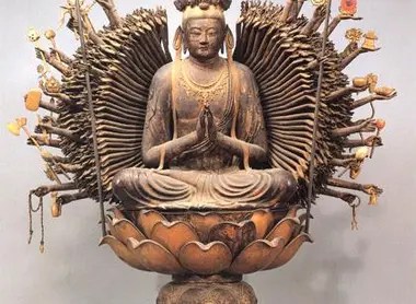 Las estatuas ayudan en la meditación y son la interfaz entre el panteón budista y los hombres.