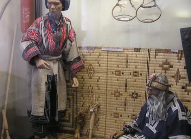 El centro para la promoción de la cultura Ainu en Sapporo tiene una modesta colección de objetos.