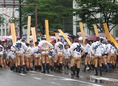 Mantenere portatori Yamakasa folklore tradizionale Hakata Gion Festival Yamakasa.