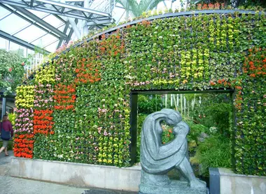 El interior del parque floral Nunobiki en Kobe.