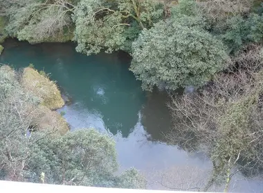 El río Yamanaka es uno de los principales ríos que atraviesa la ciudad. 
