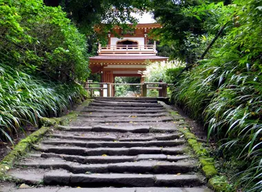 La porte de montagne du temple Jochiji.