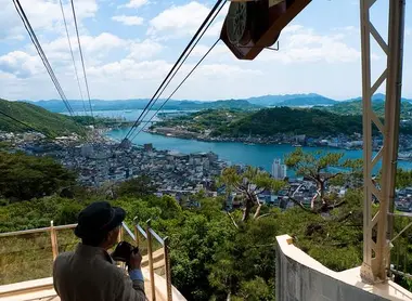 Vista del parque Senkô-ji desde el teleférico.