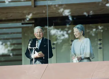 L'Empereur du Japon, Akihito, adresse ses voeux au peuple, aux côté de sa femme.