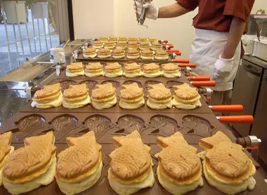 Confection de taiyaki dans leurs moules 