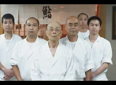 Jiro Ono y sus hijos, sus asistentes.