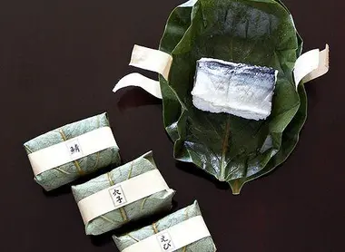 kakinoha zushi maquereau