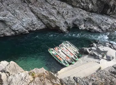 Embarquez pour une aventure au milieu des falaises