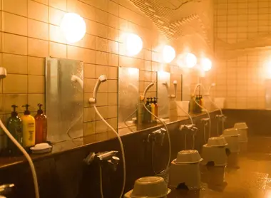It is mandatory to take a shower before entering the bath
