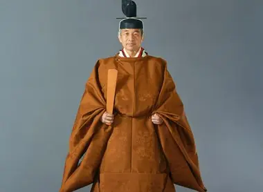 L'empereur Akihito portant le sokutai lors de la cérémonie d'intronisation de novembre 1990