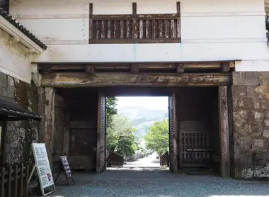 Vue sur le paysage d'Obi depuis son château