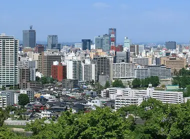 Vue de Sendai depuis le parc du château