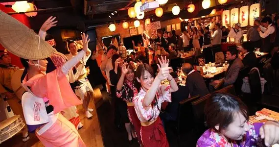 El restaurant Awaodori en Shinjuku donde se baila el awaodori. 