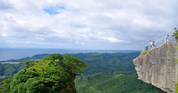 The natural balcony, jigoku nozoki at Mount Nokogiriyama